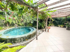 Wonder Villa, Close to the main strip of Seminyak